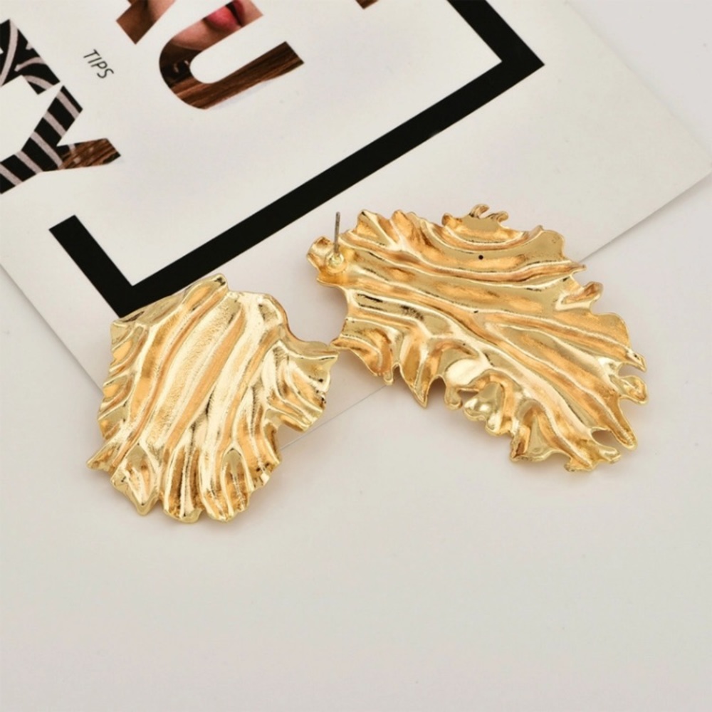 ⚜️[𝟯/$𝟮𝟴]⚜️Big Golden Leaf Dangle Earrings New - Picture 4 of 8